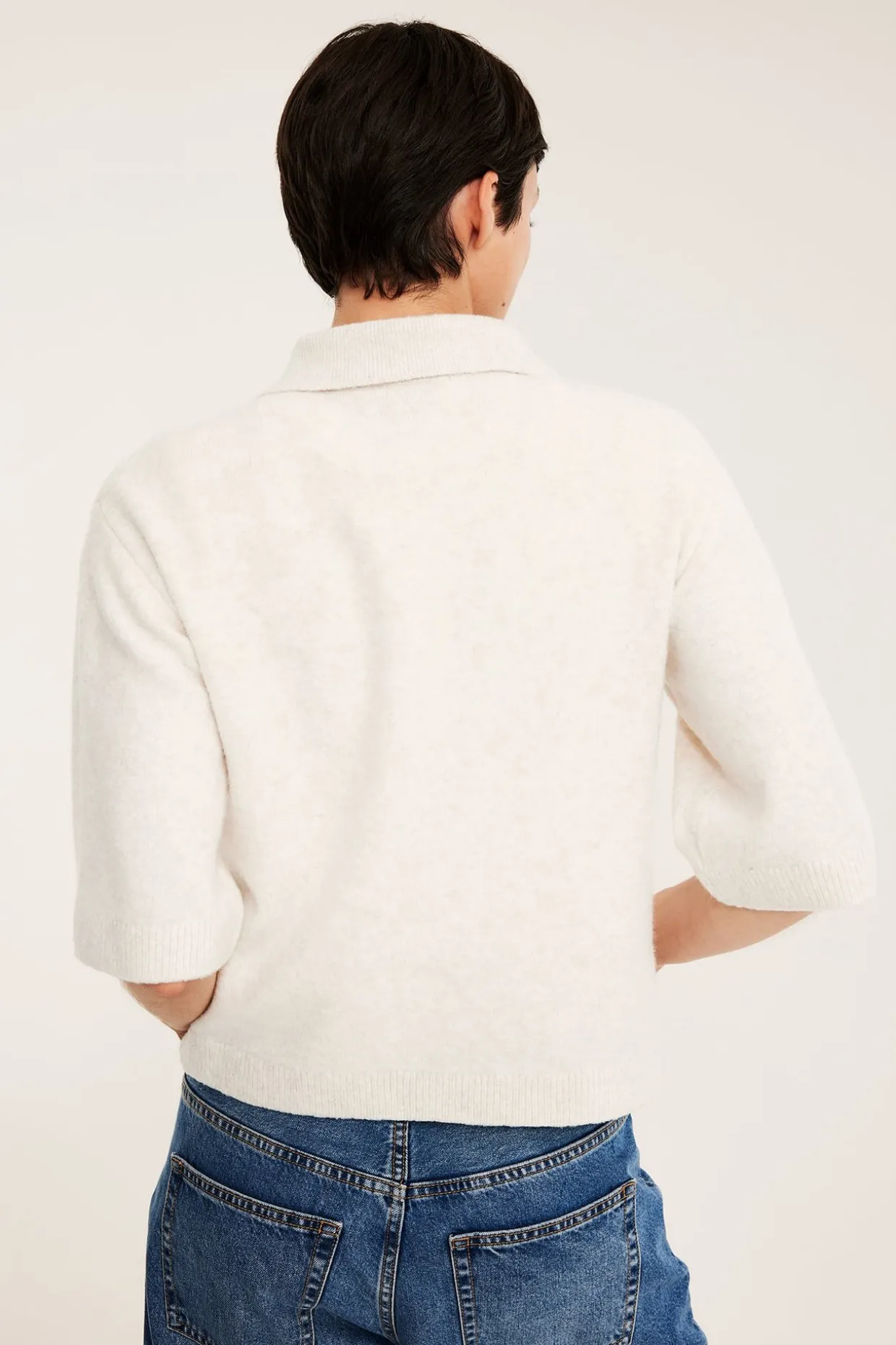 Strikket cardigan med krage og korte ermer