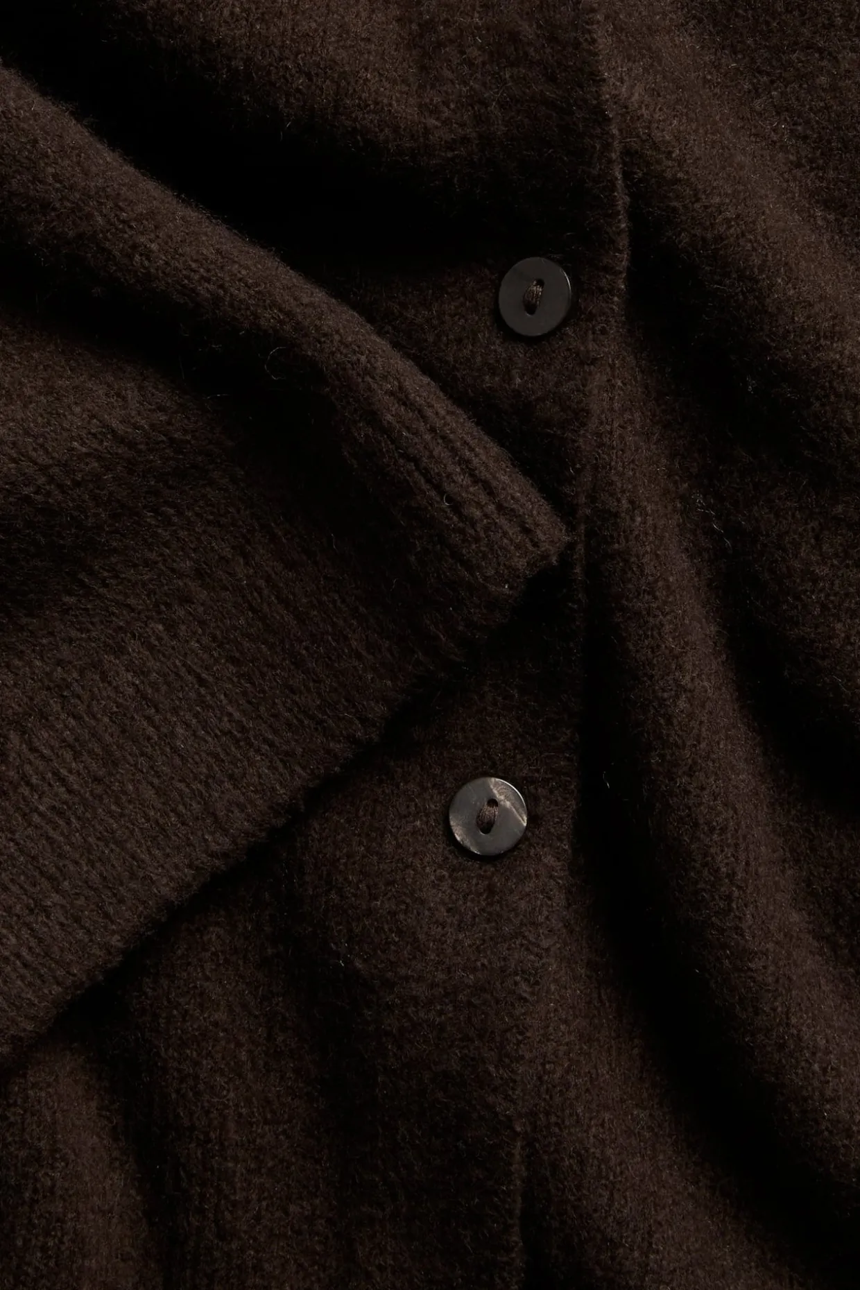 Strikket cardigan med krage og korte ermer