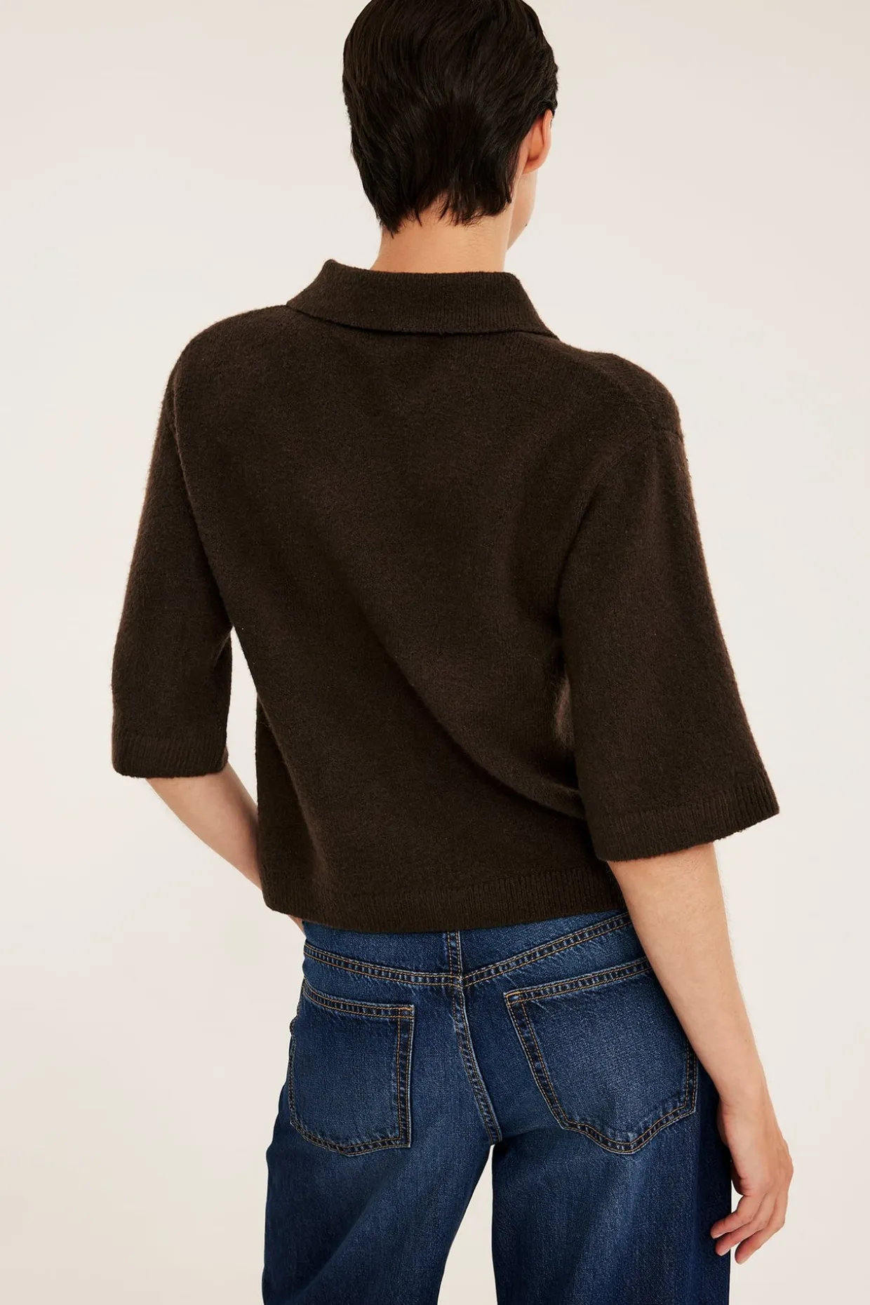 Strikket cardigan med krage og korte ermer