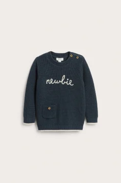 Strikket genser med Newbie-logo