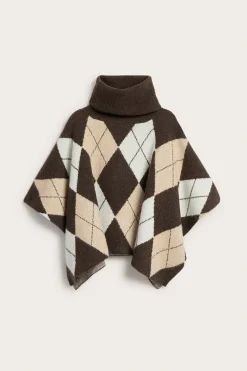 Strikket poncho med polokrage og rutemønster