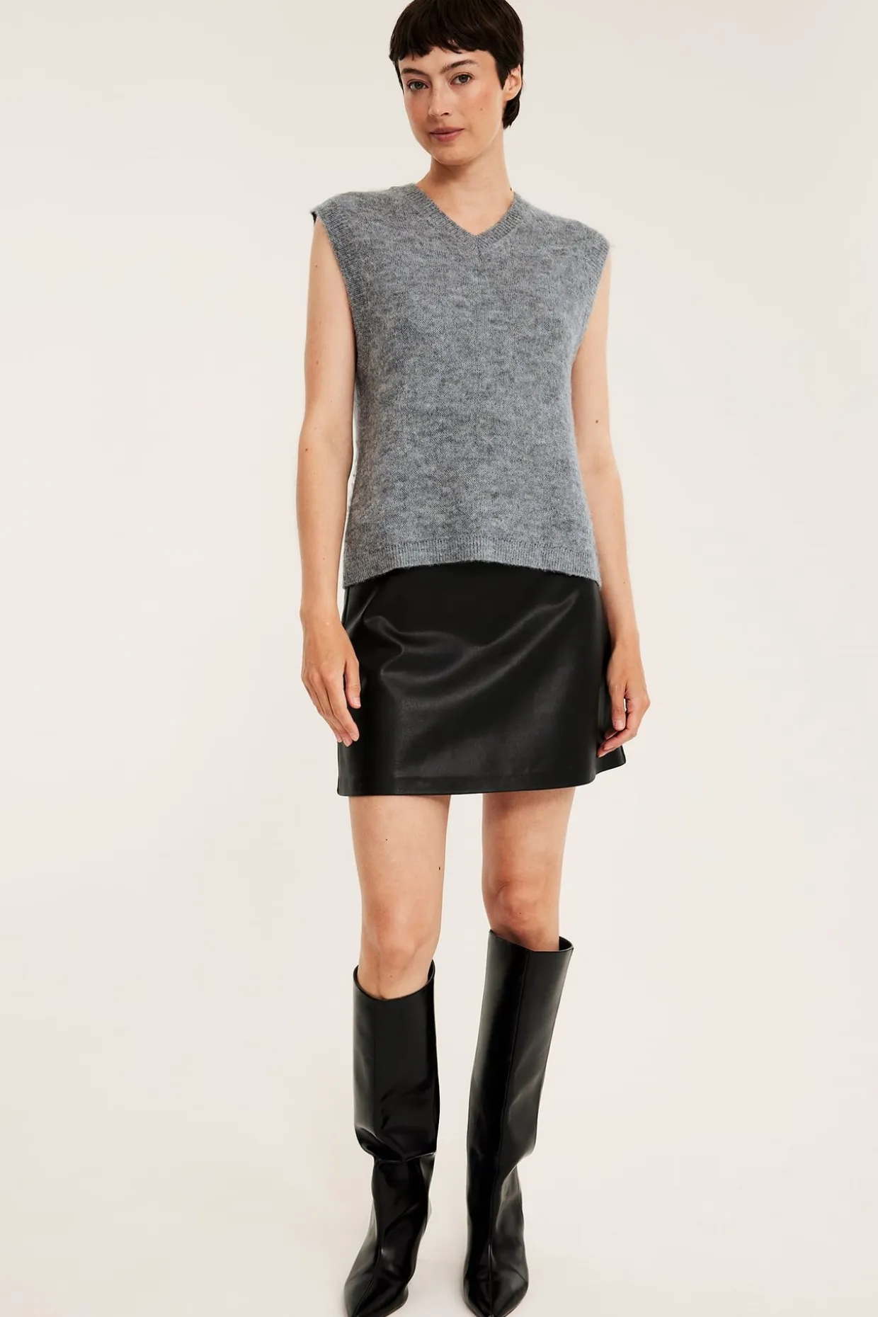 Strikket vest med V-hals