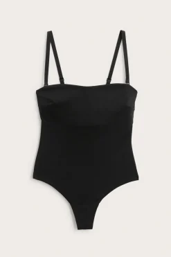 Stringbody med lett form og vatterte cuper