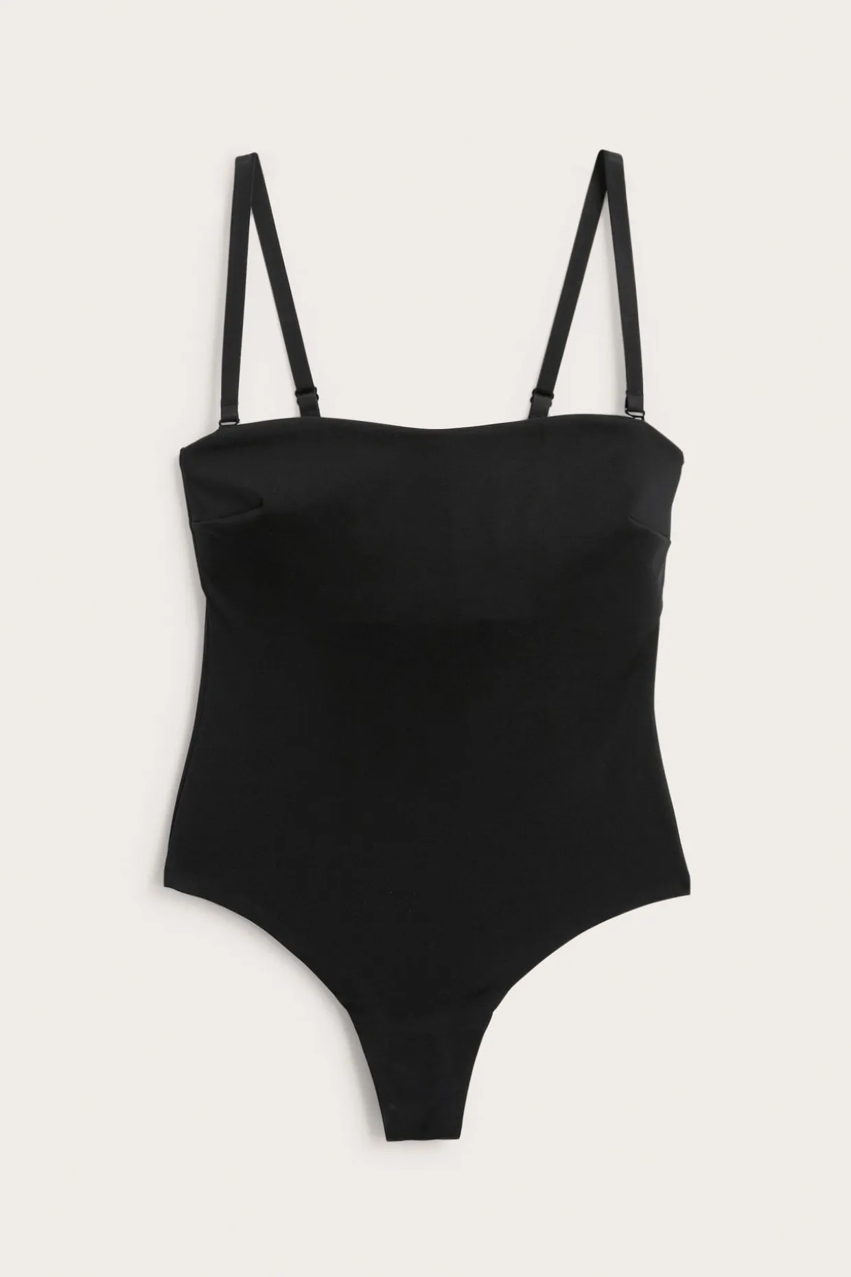 Stringbody med lett form og vatterte cuper