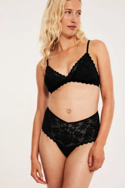 Stringtruser i blonder