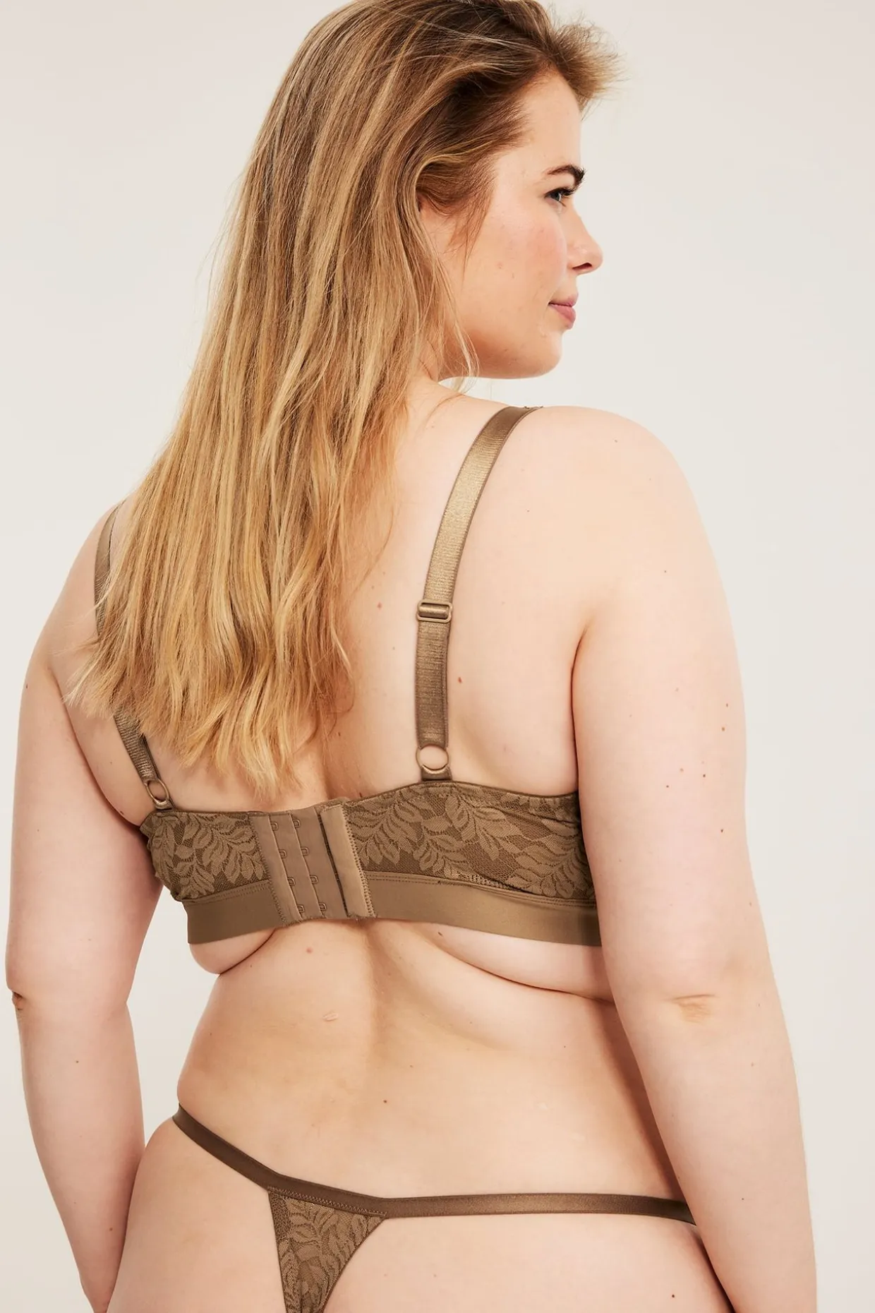 Stringtruser i blonder