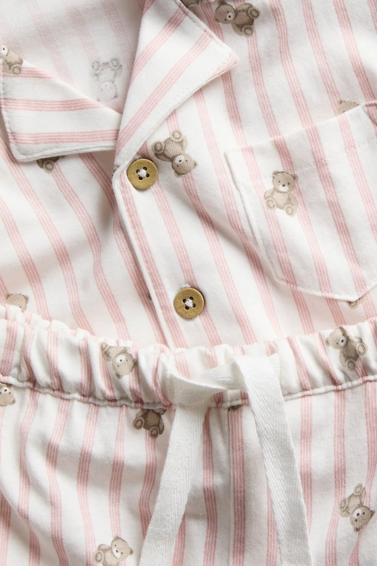Stripete pyjamas med kosebamser