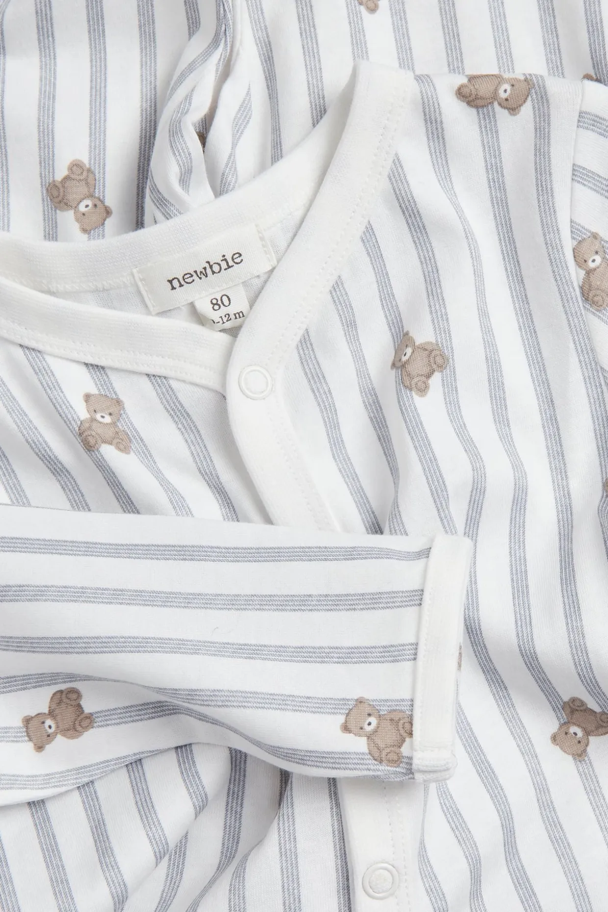 Stripete pyjamas med kosebamser