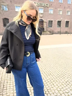 Strukturert topp med båthals