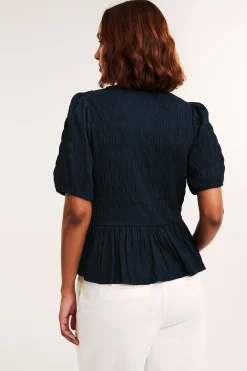 Strukturert topp med peplum og korte ermer