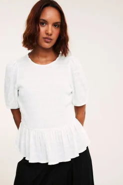 Strukturert topp med peplum og korte ermer