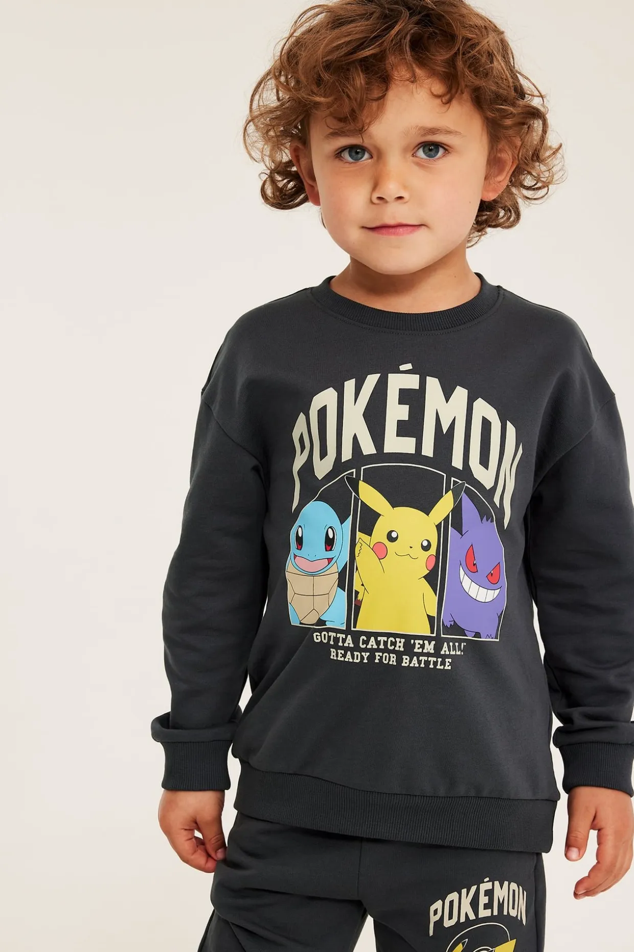 Sweatshirt med Pokémon-motiv