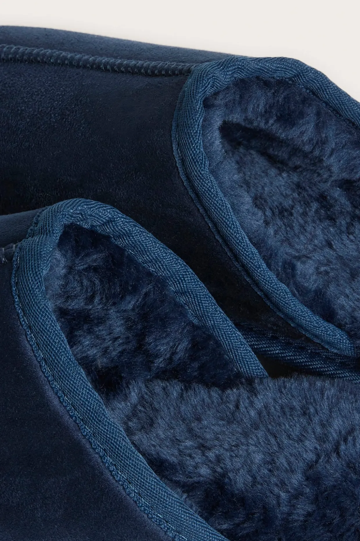 Tøfler i mokkaimitasjon