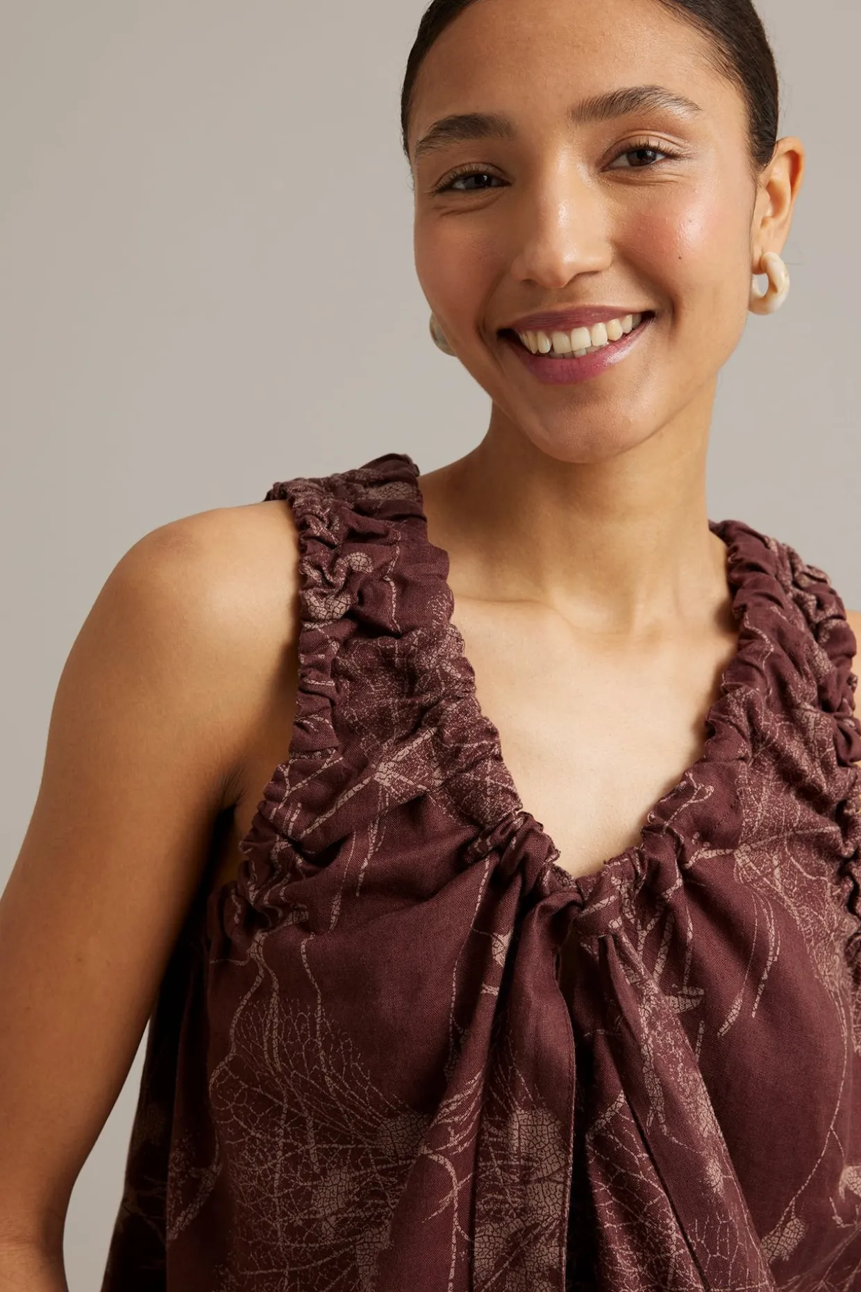 Topp i lin med knytebånd