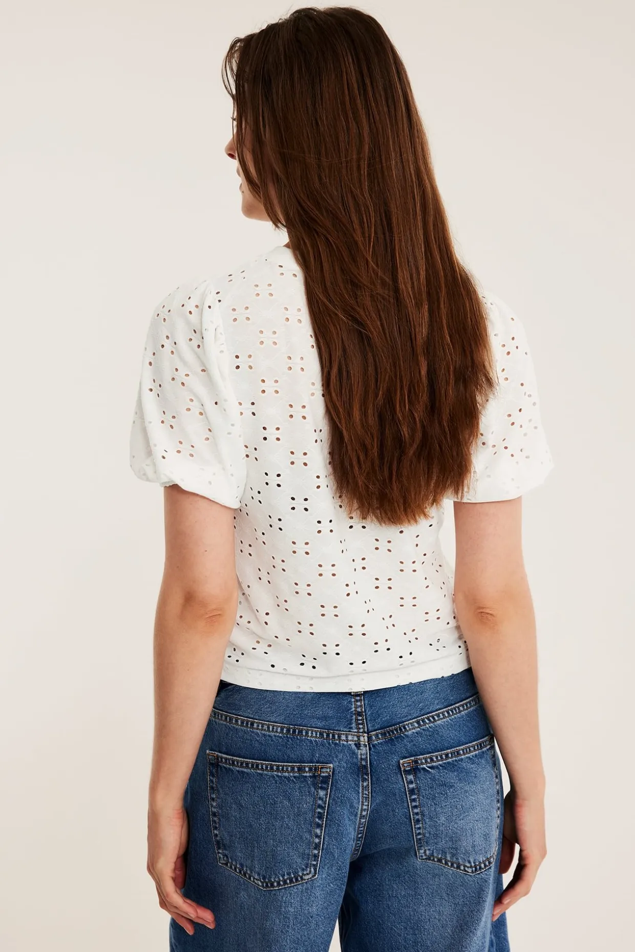 Topp med broderie anglaise