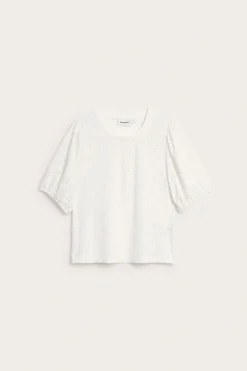 Topp med broderie anglaise