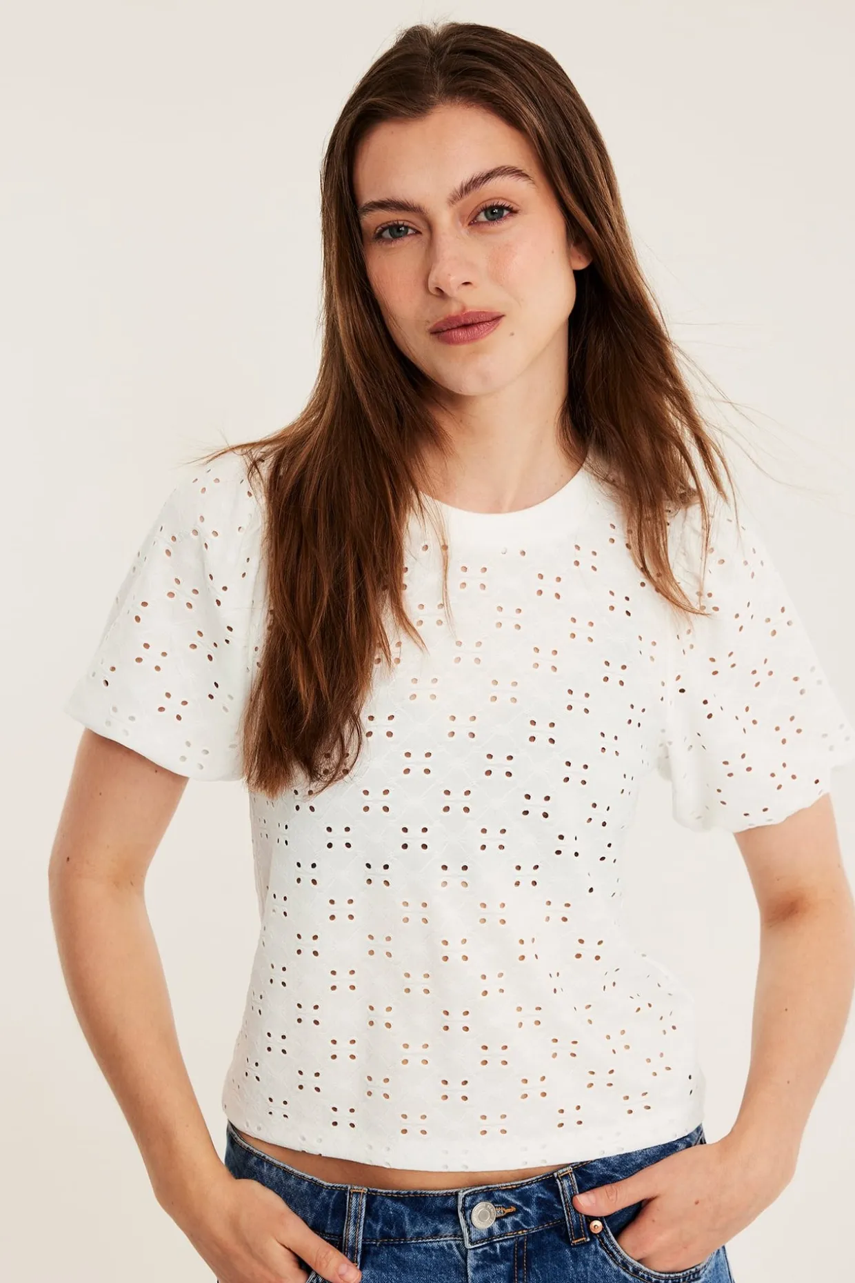 Topp med broderie anglaise