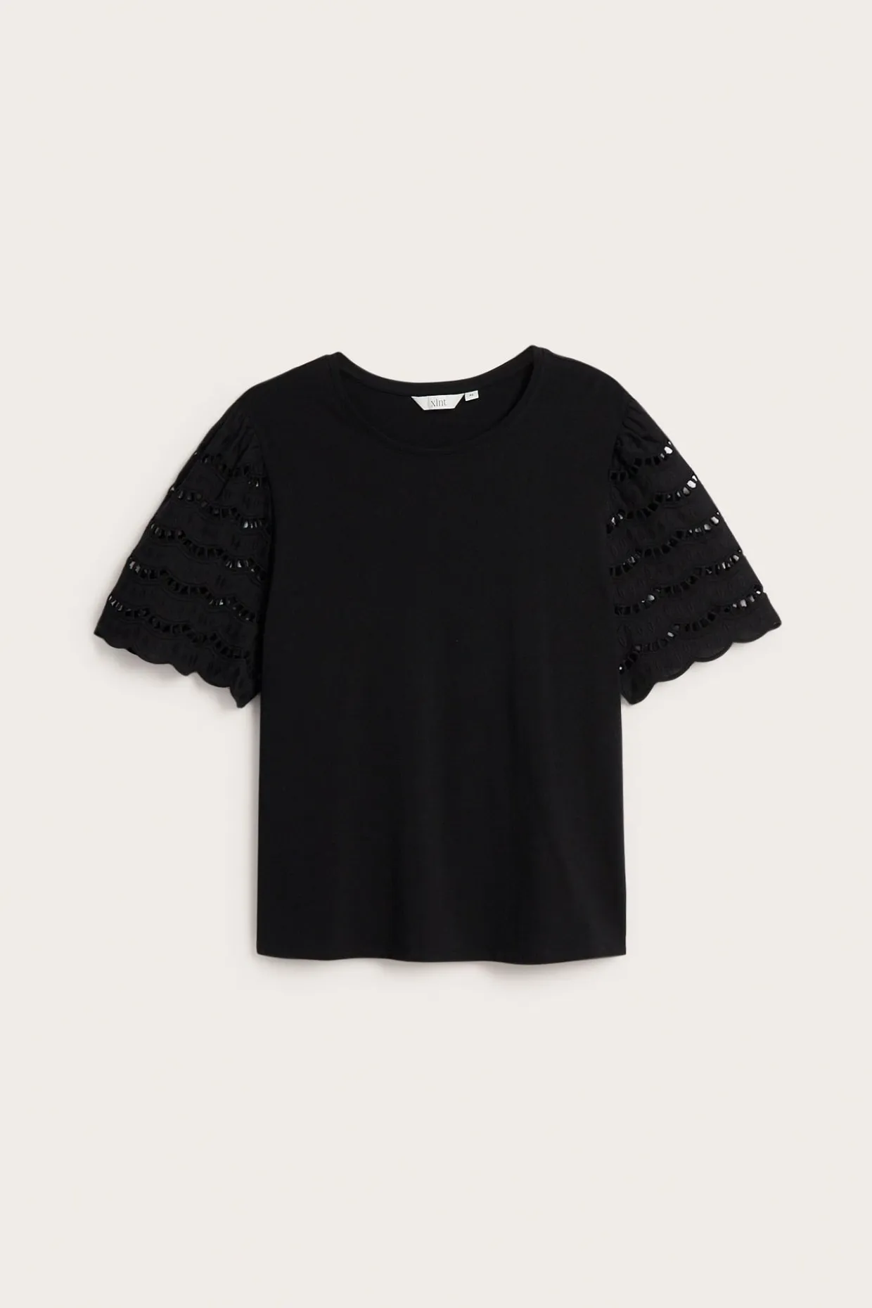 Topp med ermer i broderie anglaise