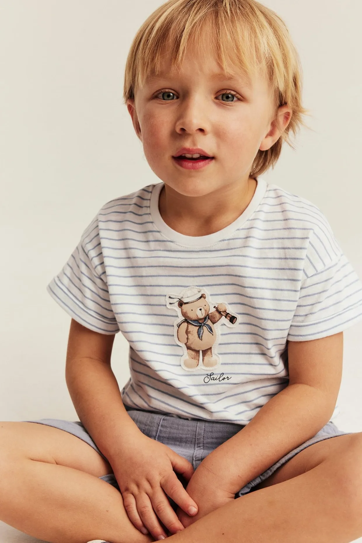 T-skjorte med bamseapplikasjon