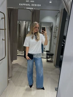 T-skjorte med blondekrage