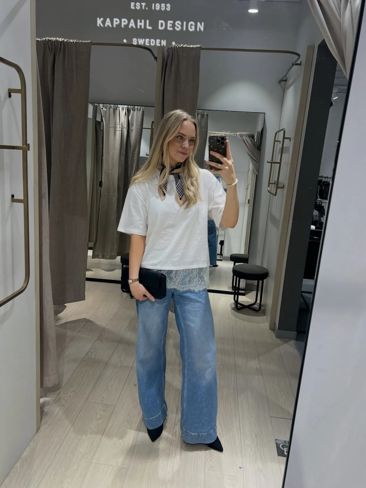 T-skjorte med blondekrage