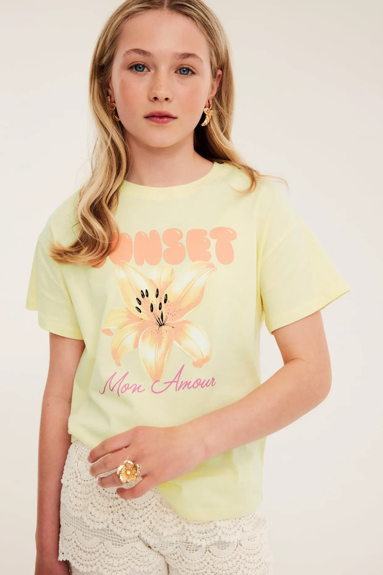 T-skjorte med tekst- og blomstertrykk