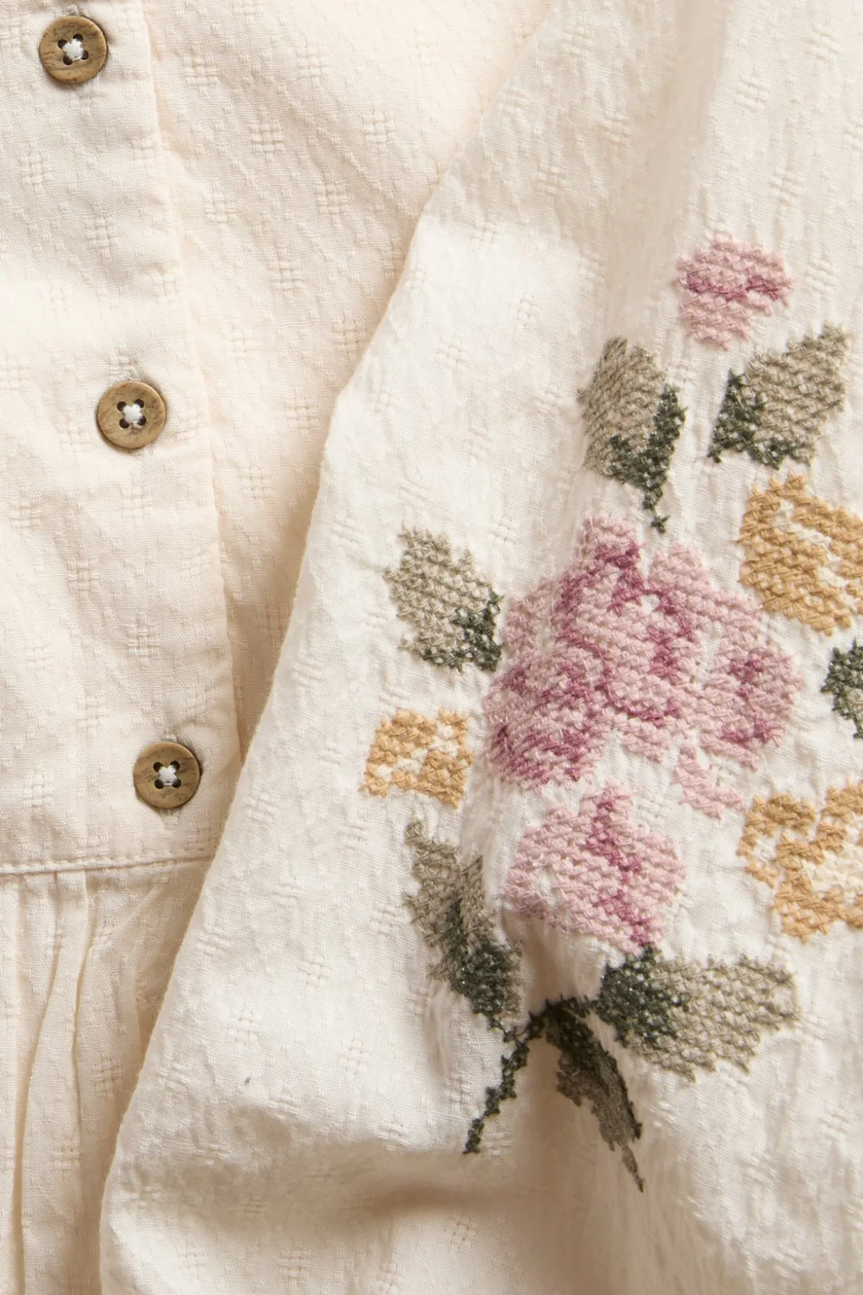 Vevd bluse med blomsterbroderi