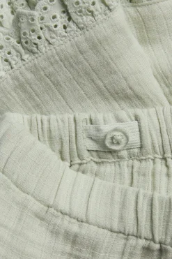 Vevde shorts med volanger