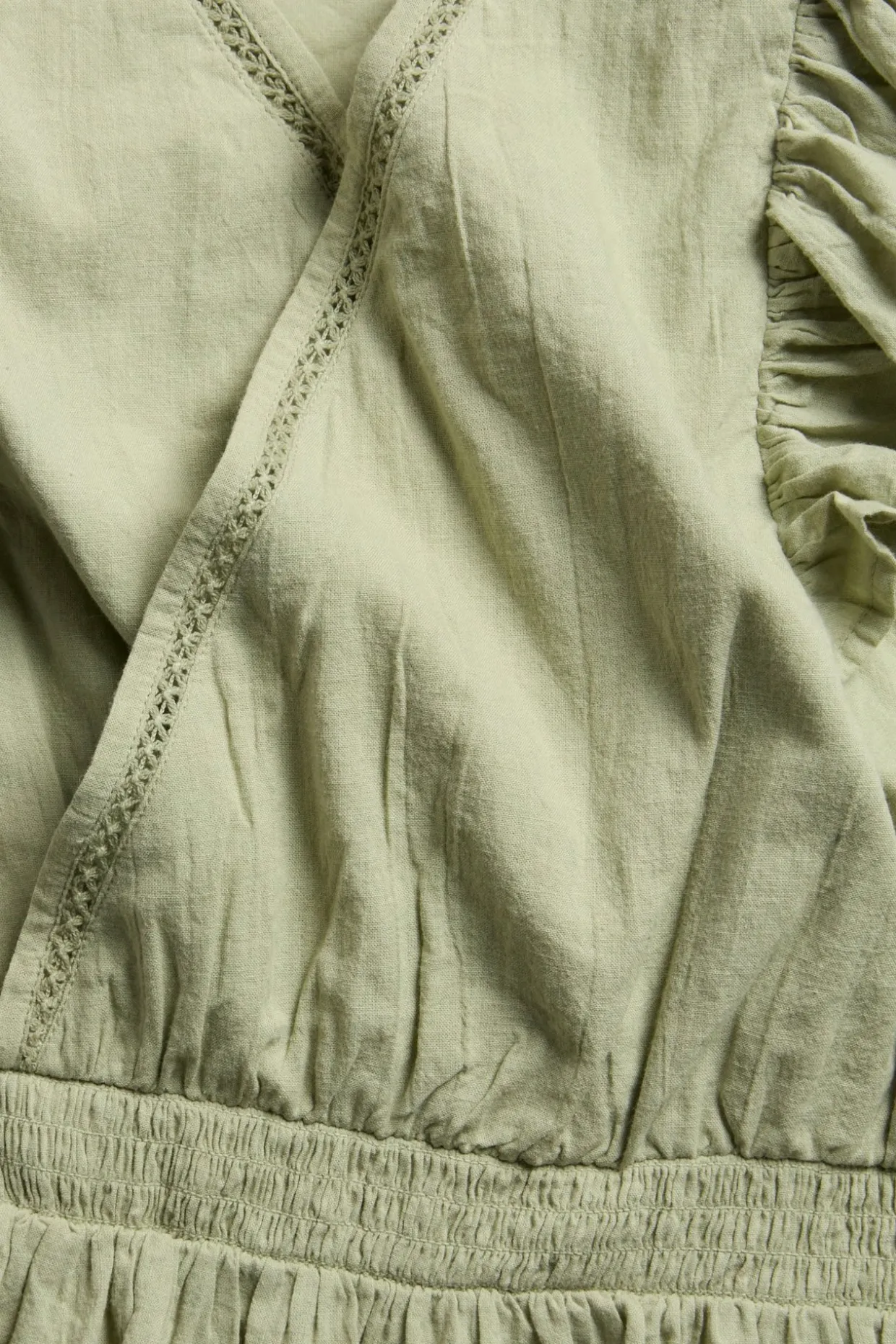 Volangbluse med blonder